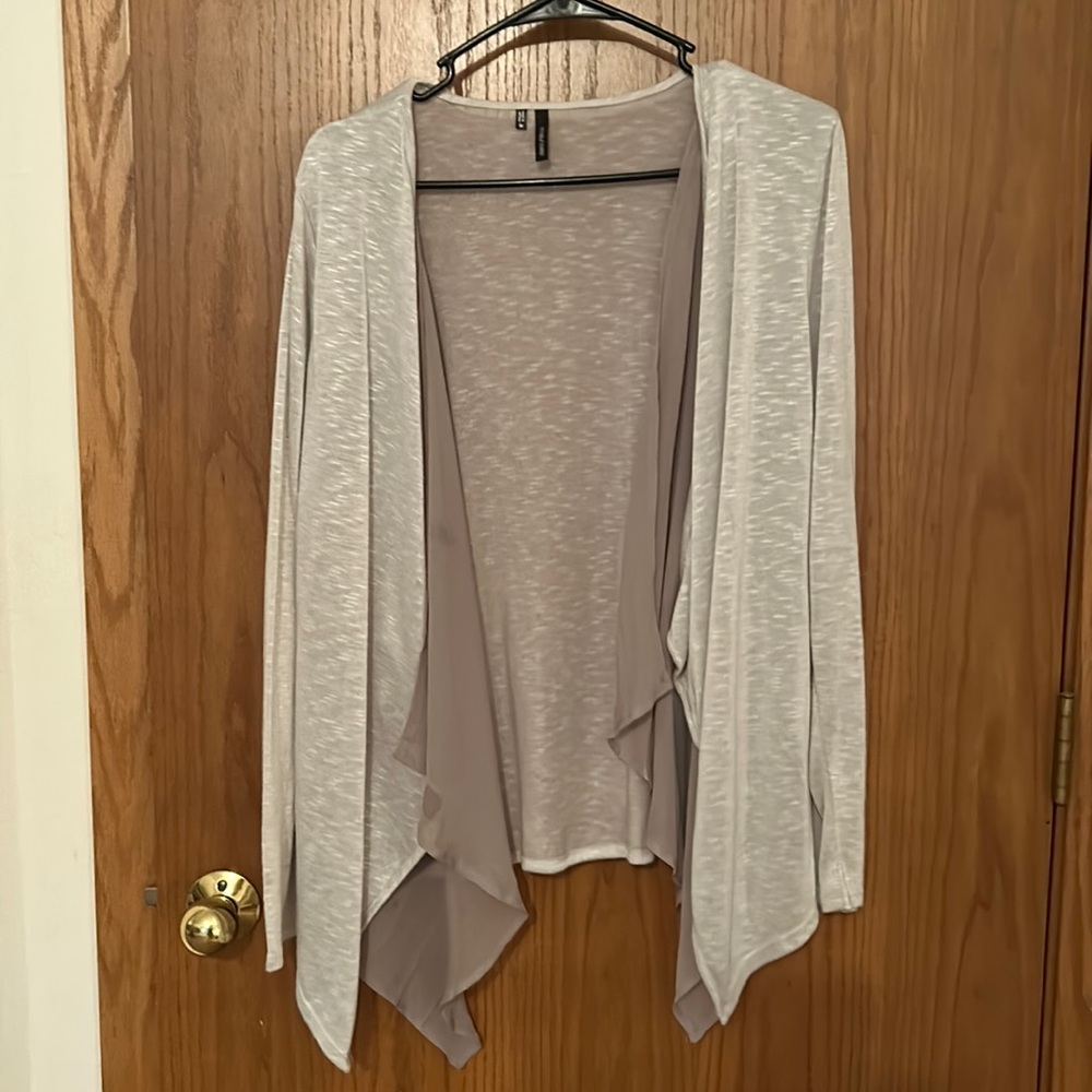 Xersion Medium Semi fit 1/4 zip pull over. Women’s